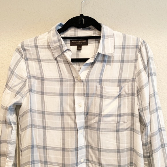 Banana Republic Boyfriend Shirt in Multi Plaid - Picture 2 of 5